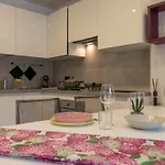 Welcomely - Violet House & Garden דירה לקו