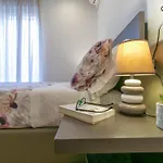 Welcomely - Violet House & Garden לקו