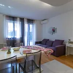 דירה Welcomely - Violet House & Garden לקו
