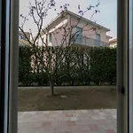 דירה Welcomely - Violet House & Garden *