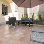 Welcomely - Violet House & Garden דירה לקו
