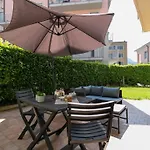 Welcomely - Violet House & Garden דירה