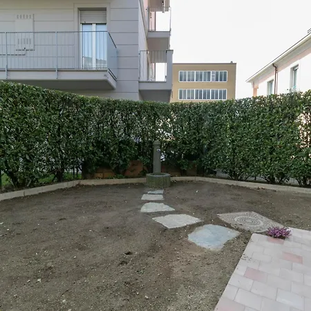 Welcomely - Violet House & Garden 莱科