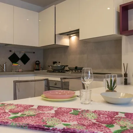 Welcomely - Violet House & Garden Daire Lecco