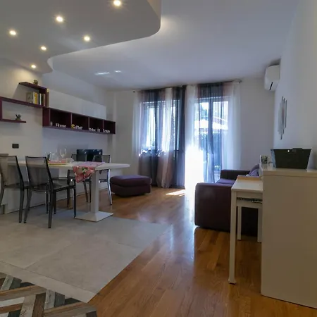 Apartment Welcomely - Violet House & Garden Lecco