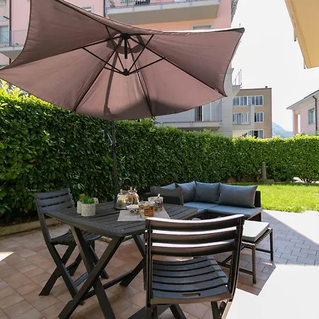 Welcomely - Violet House & Garden Daire