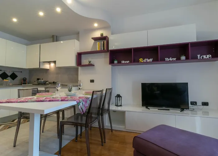 Welcomely - Violet House & Garden ليكو