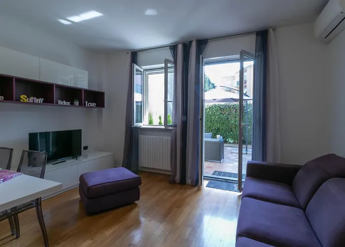 شقة Welcomely - Violet House & Garden