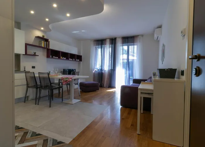 شقة Welcomely - Violet House & Garden ليكو