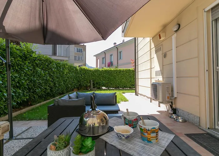 Welcomely - Violet House & Garden شقة