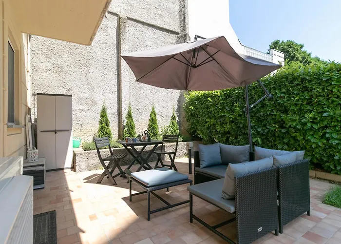 Welcomely - Violet House & Garden