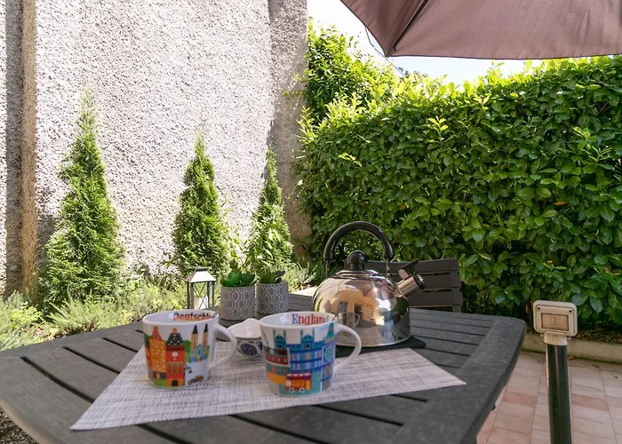 Welcomely - Violet House & Garden * ليكو