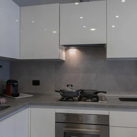 Welcomely - Violet House & Garden Apartman