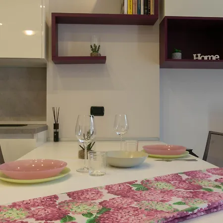 Welcomely - Violet House & Garden *