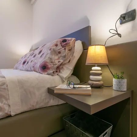 Welcomely - Violet House & Garden Apartament *